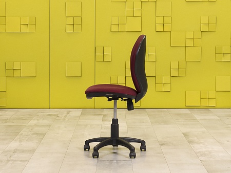 Офисное кресло для персонала на колесах Ткань Красный Россия  КПТК2-06055