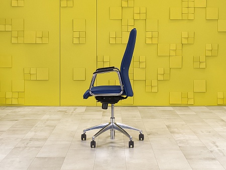 Офисное кресло руководителя на колесах SOLO HR Nowy Styl Ткань Синий Польша_КРТН-260324