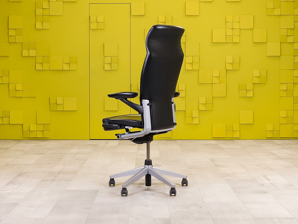 Офисное кресло руководителя на колесах Comforto HAWORTH Кожа Чёрный Германия_КРКЧ-11031