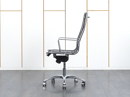 Офисное кресло руководителя  LUXY Кожа Черный Light A  (КРКЧ-11070уц)