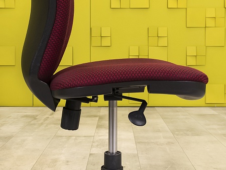 Офисное кресло для персонала на колесах Ткань Красный Россия  КПТК2-06055