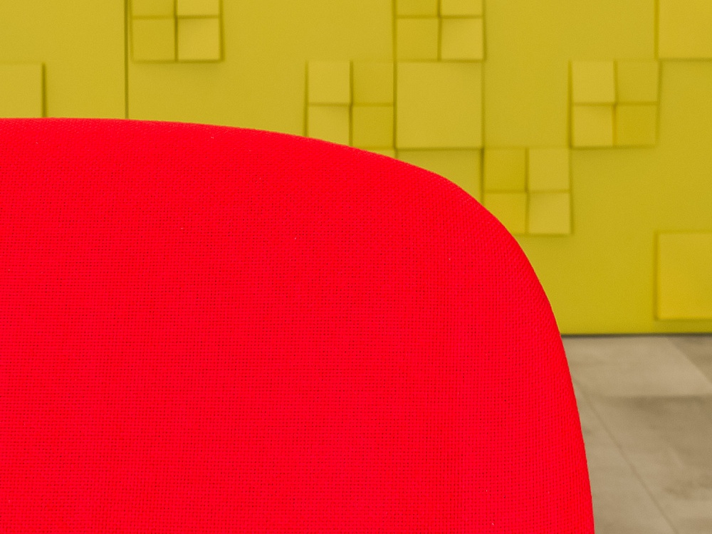 Офисный стул на ножках Изо Ткань Красный Россия