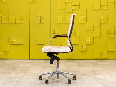 Офисное кресло руководителя на колесах Sitland Кожа Бежевый; Орех Италия_КРКБ-21051