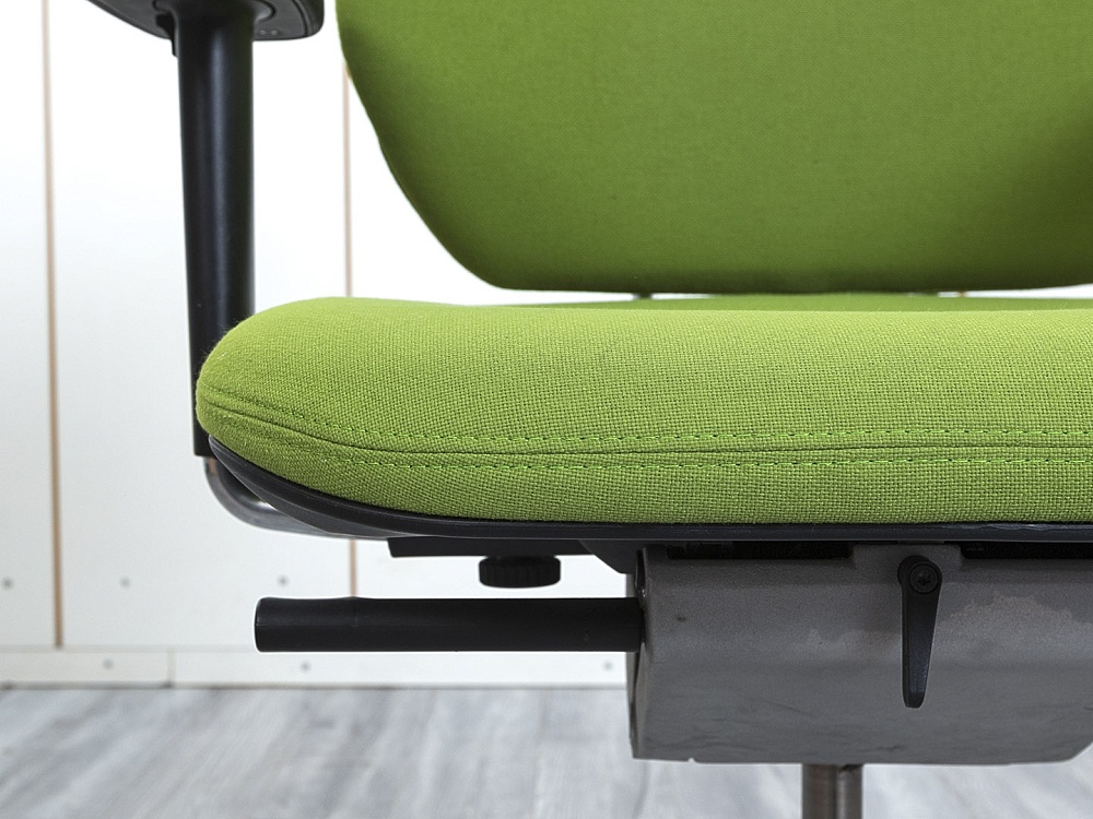 Офисное кресло для персонала  VITRA Ткань Зеленый   (КПТЗ-11014)