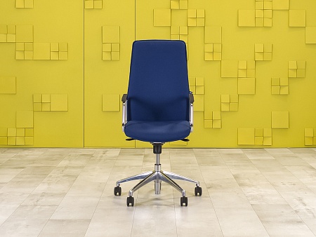 Офисное кресло руководителя на колесах SOLO HR Nowy Styl Ткань Синий Польша_КРТН-260324