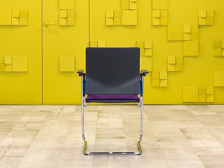 Конференц кресло для переговорной на полозьях Sito Wilkhahn Ткань Чёрный; Фиолетовый Италия_КДТФ1-29