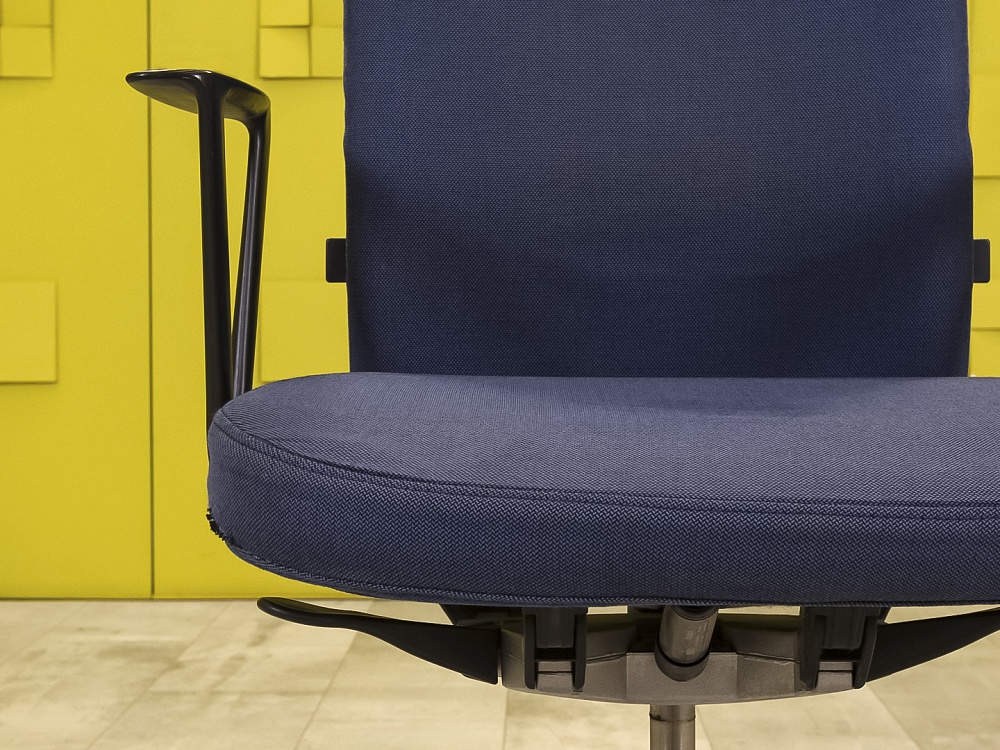 Офисное кресло для персонала на колесах Vitra Ткань Синий Швейцария  КПТН-12125