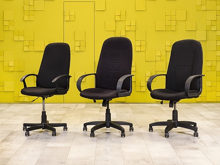 Офисное кресло руководителя на колесах Ткань Чёрный Россия  КРТЧ(а)-211124