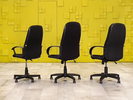 Офисное кресло руководителя на колесах Ткань Чёрный Россия  КРТЧ(а)-211124