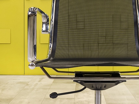 Офисное кресло для персонала на колесах Luxy  Сетка Чёрный Италия_КПТЧ3-290923